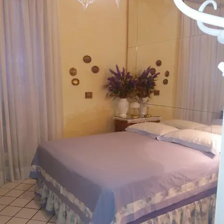 Charming House Near Parco Dei Principi Holiday home *