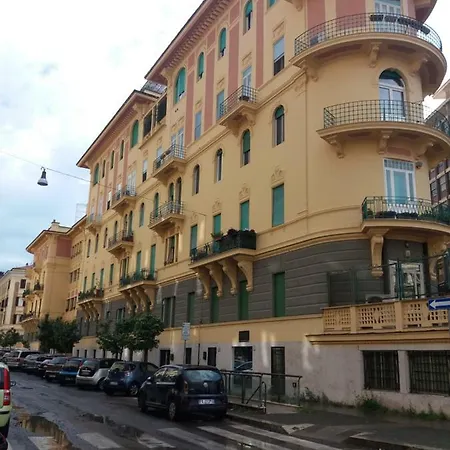 Charming House Near Parco Dei Principi Holiday home *
